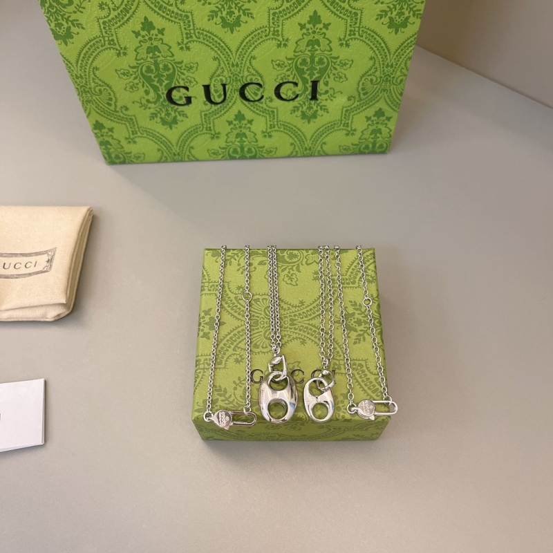 G*u*i necklaces